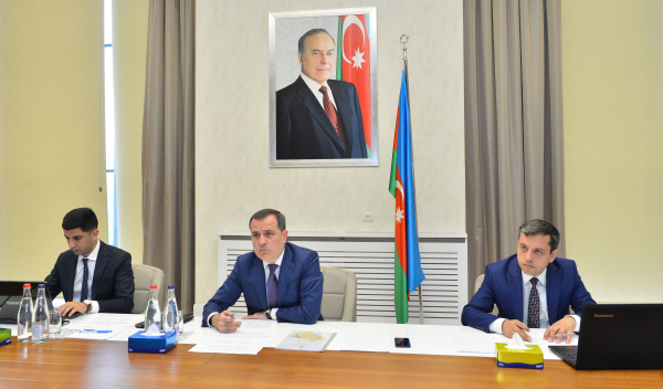 Təhsil naziri Xızı şəhərində vətəndaşları qəbul edib